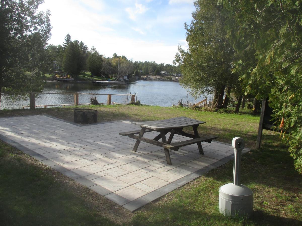 Sauble River Marina And Lodge Resort Sauble Beach Exterior foto