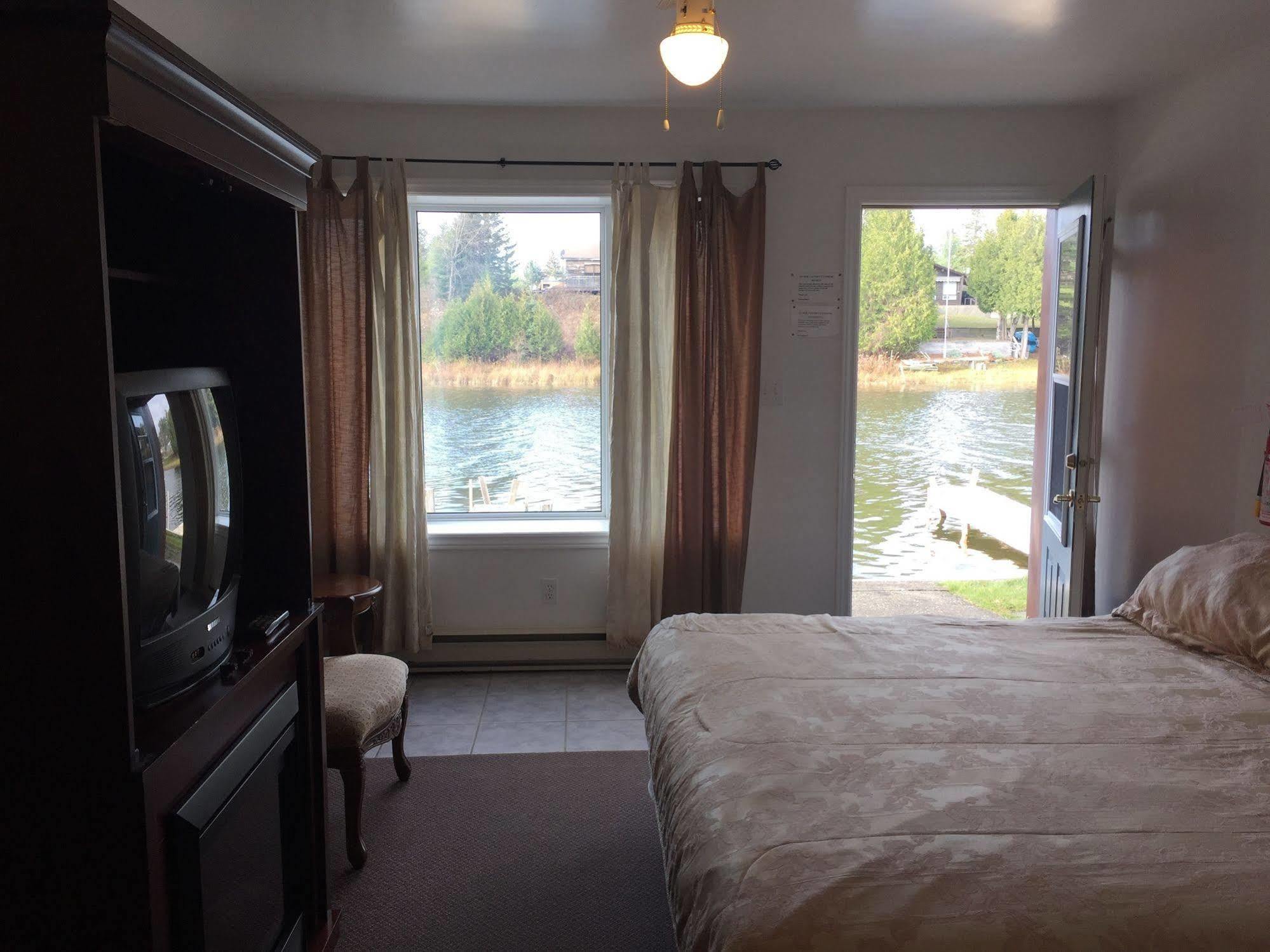Sauble River Marina And Lodge Resort Sauble Beach Exterior foto